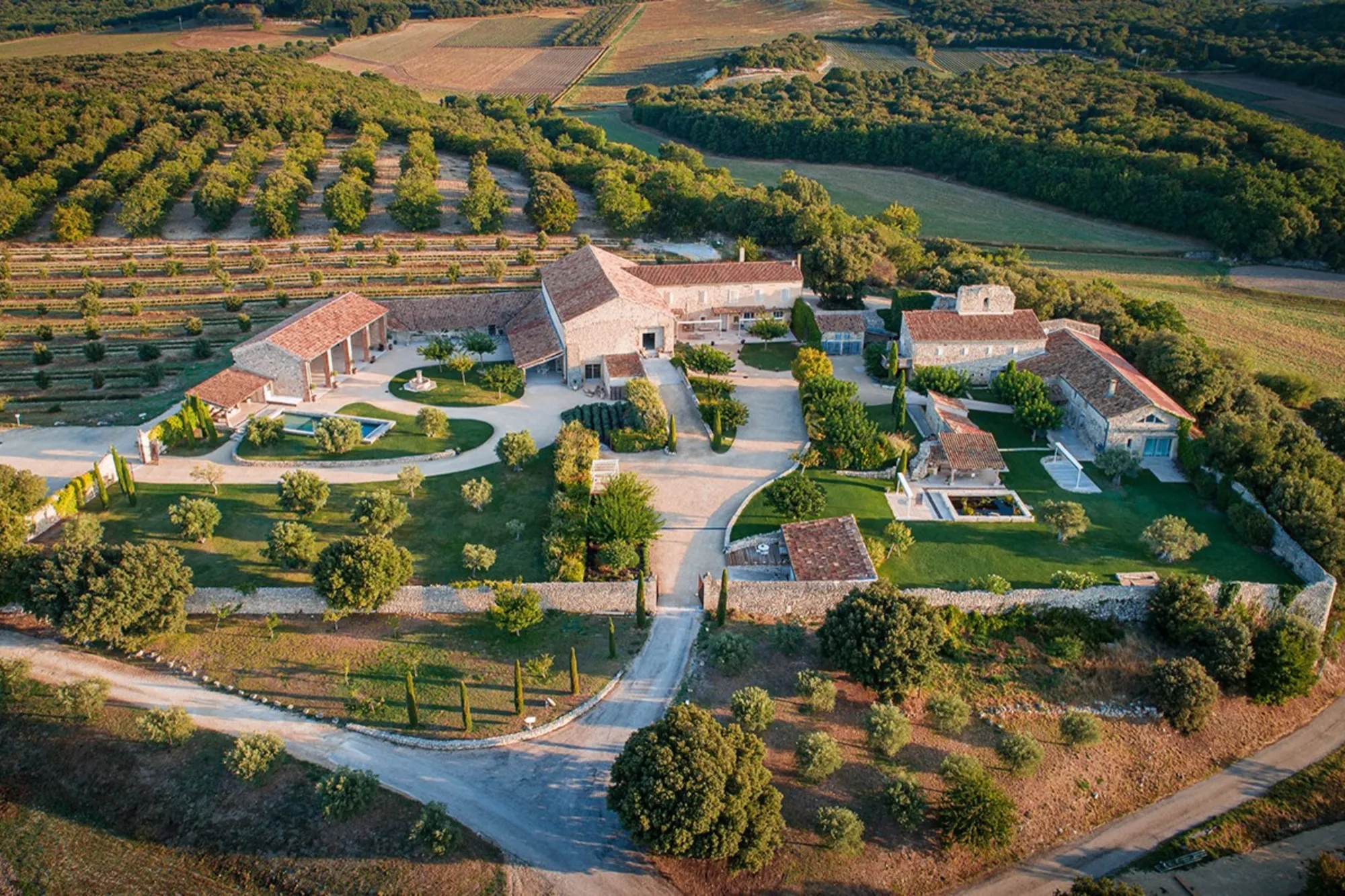 Vue d'ensemble du domaine des terres de Sarson, en Drôme Provençale